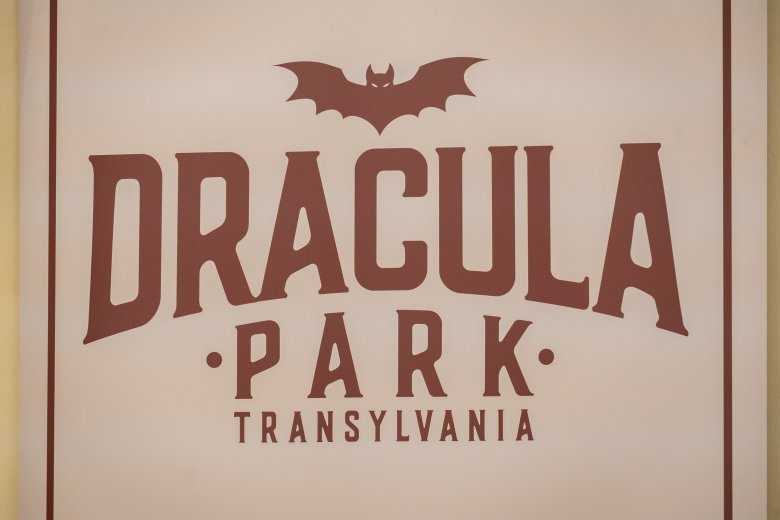 Marad a Dracula park elnevezés és az eredeti helyszín?