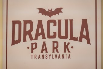 Marad a Dracula park elnevezés és az eredeti helyszín?