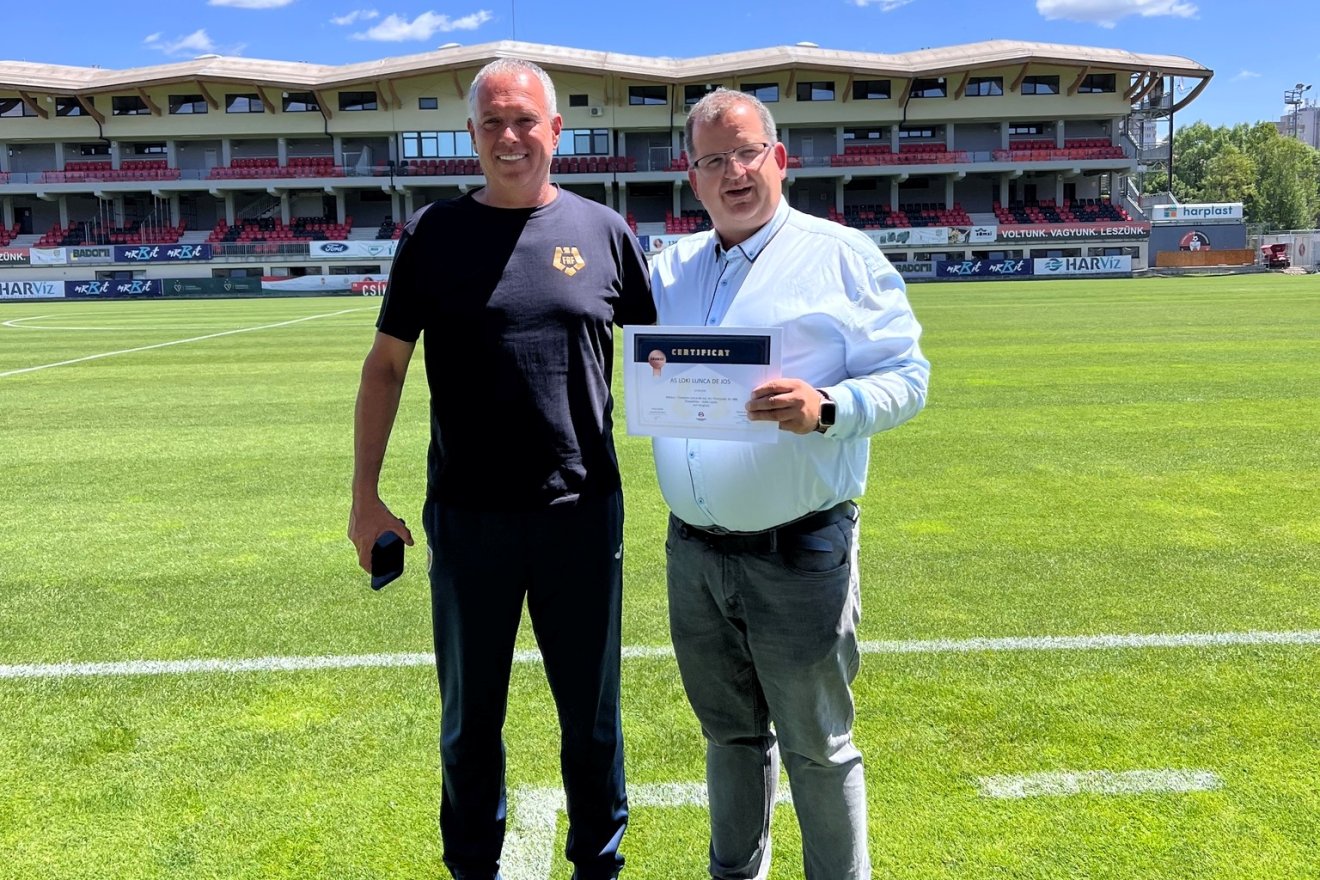 Bronzminősítést kapott a Gyimesközéploki Loki. Az oklevelet a csíkszeredai stadionban adták át •  Fotó: Facebook/ Gyimesközéploki Loki