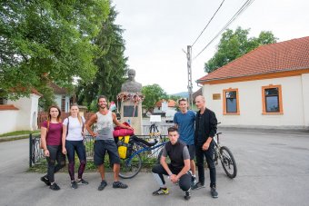 Biciklivel Kőrösi Csoma Sándor nyomában – Zichó Viktor kalandos útja az indiai Dardzsilingbe