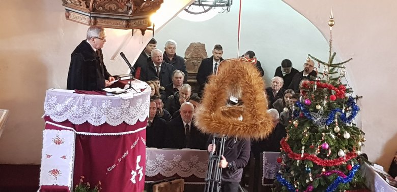 Karácsony harmadnapján Tőkés László volt református püspök hirdette az igét a menyői templomban •  Fotó: Makkay József