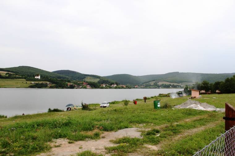 Lassan, de készül a Besenyői-tó strandja