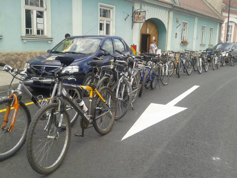 Villámcsődület a bicikliutakért