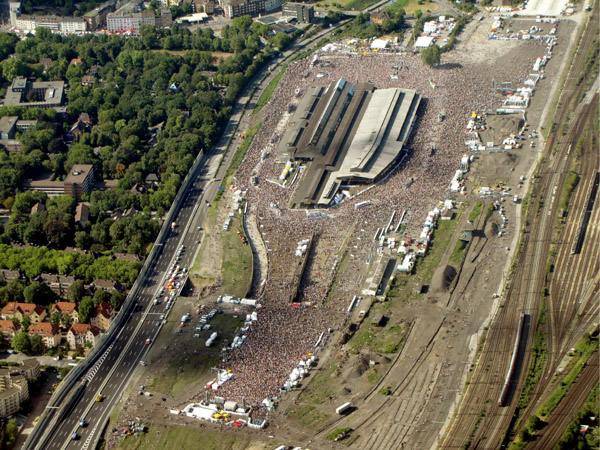 Gyász után felháborodás a diusburgi Love Parade kapcsán