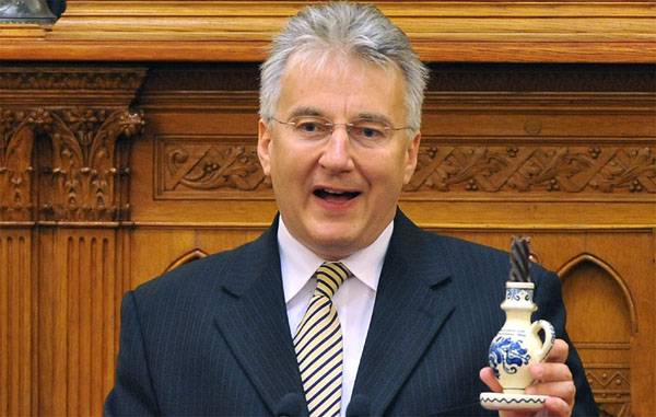 Az Országgyűlés előtt a honosítási törvény