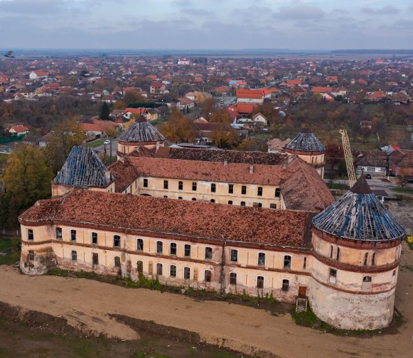 Európai uniós támogatással folytatódhat a borosjenői vár restaurálása