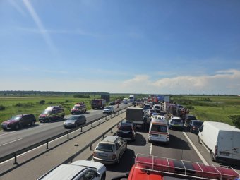 Tömegbaleset az A1-es autópályán, egy 10 év körüli gyermek életét vesztette