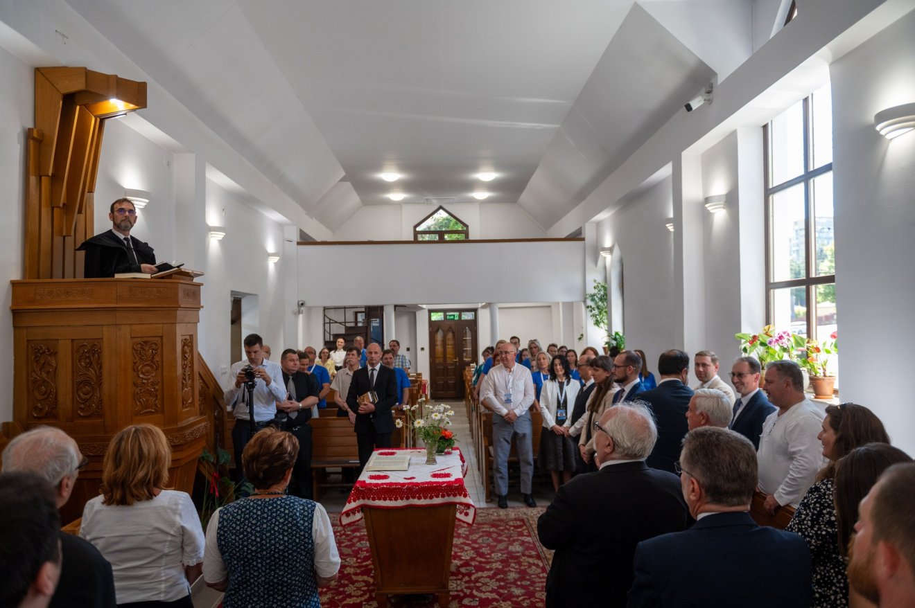 Kolumbán Vilmos József református püspök igehirdetése a Pata utcai református templomban •  Fotó: Facebook/Erdélyi Református Egyházkerület