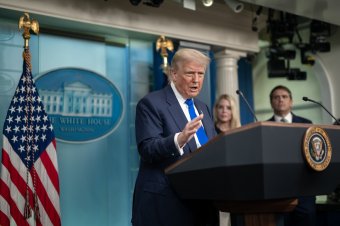 Trump levélben „vámolja meg” kereskedelmi partnereit