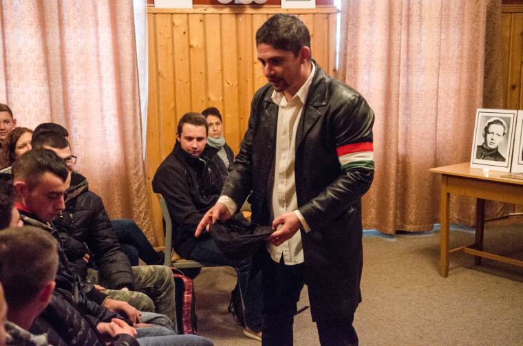 Amikor fontosabb volt iskola és randevú helyett kimenni az utcára