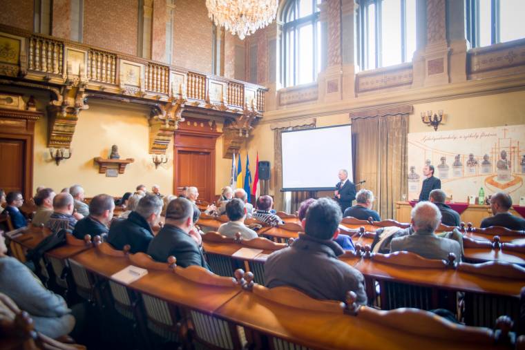 Javaslat: hagyjuk el a rovást a székely írásból