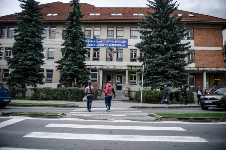 Reggel elütöttek az átjárón két fiatalt, estére két történet lett belőle