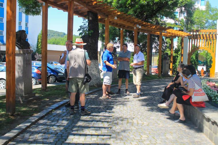Egy kicsit szobroznak a fagyizónál, és viszlát, Udvarhely