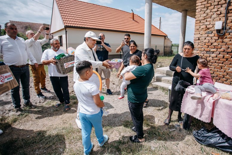 Koncertkörútja közben jótékonykodik Mága Zoltán hegedűművész